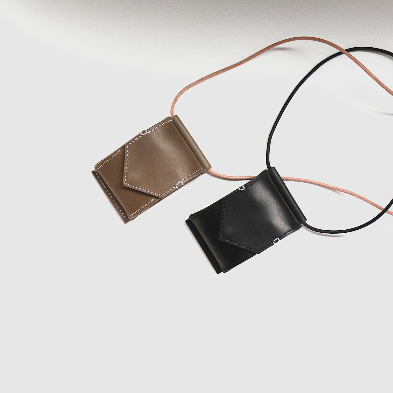 hang coin case
