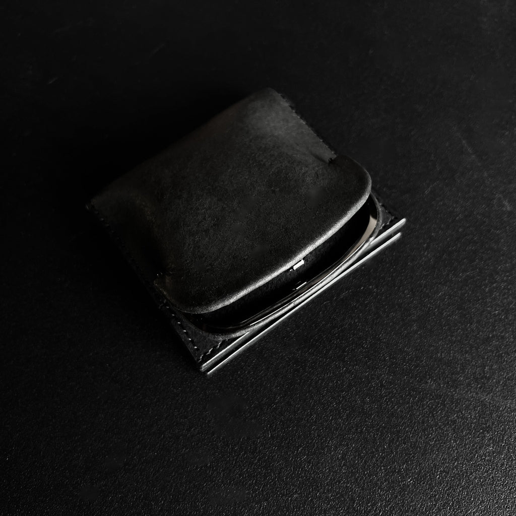 chroi's wallet / black mouth