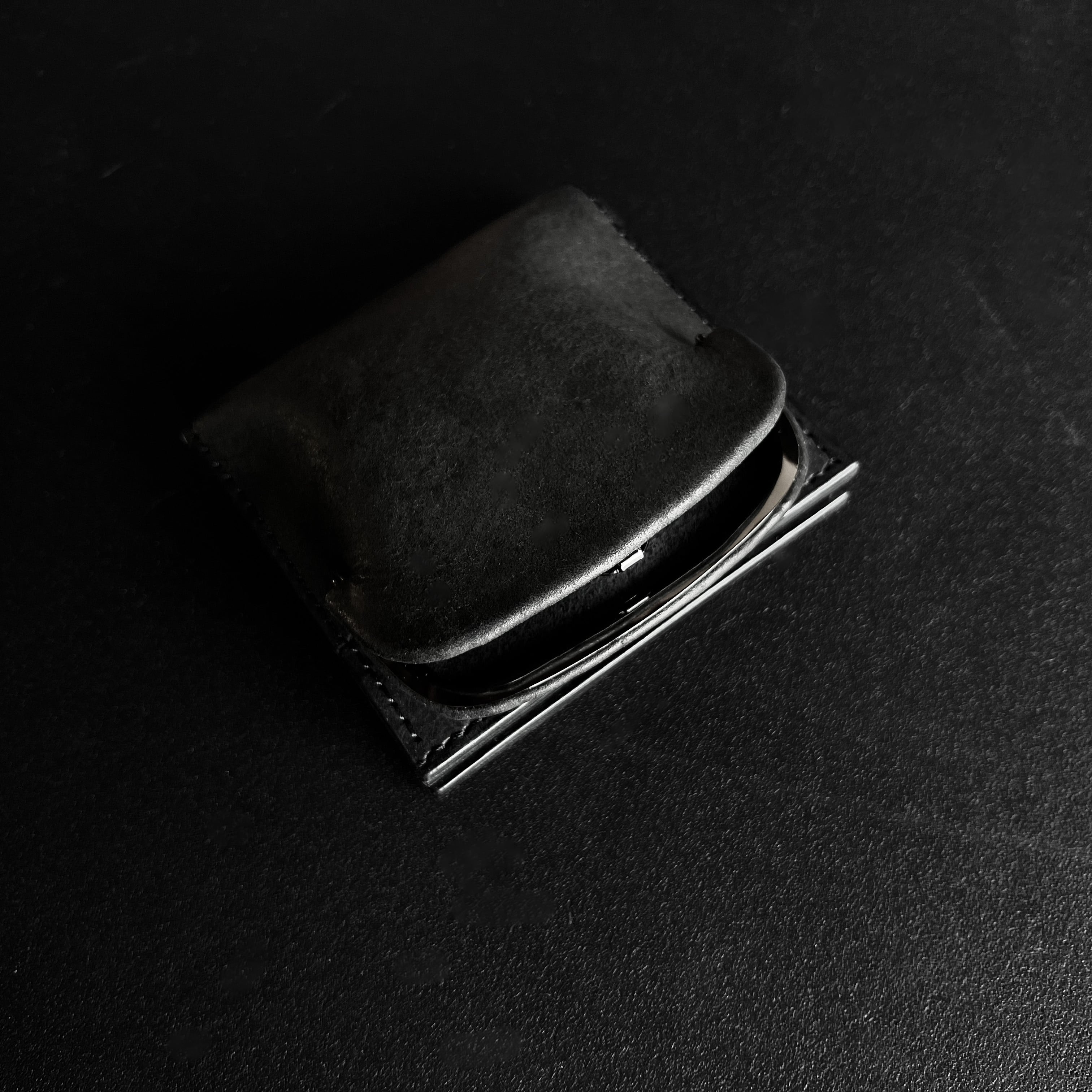chroi's wallet / black mouth