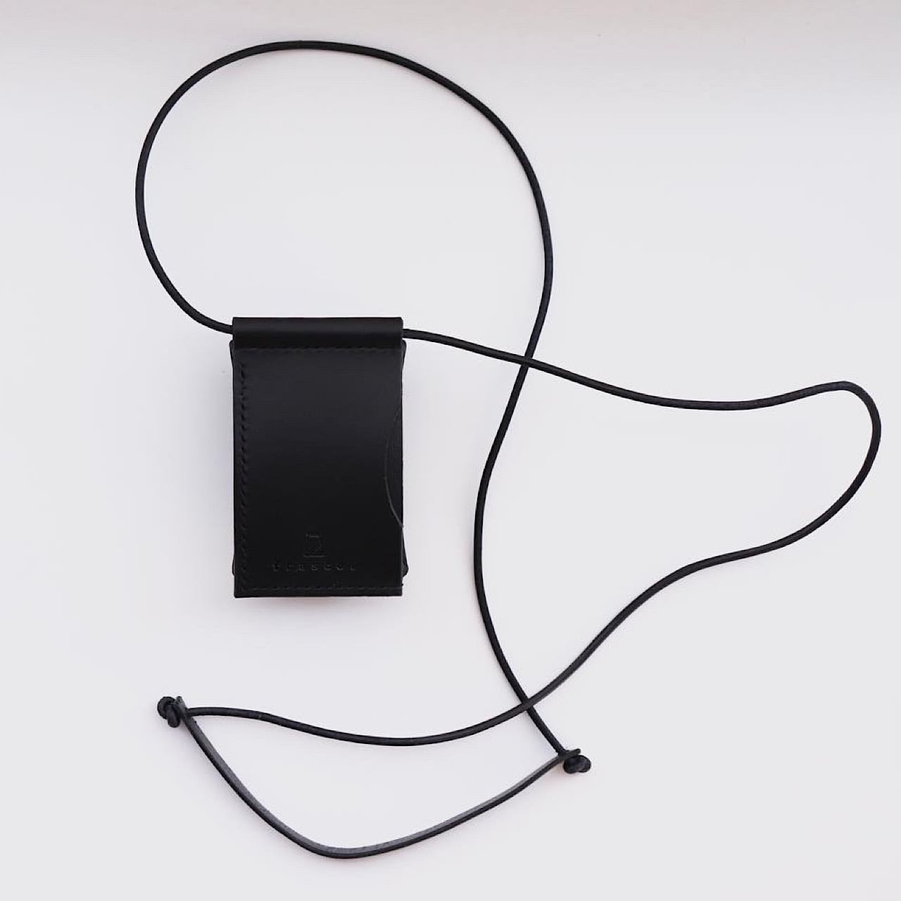 hang coin case