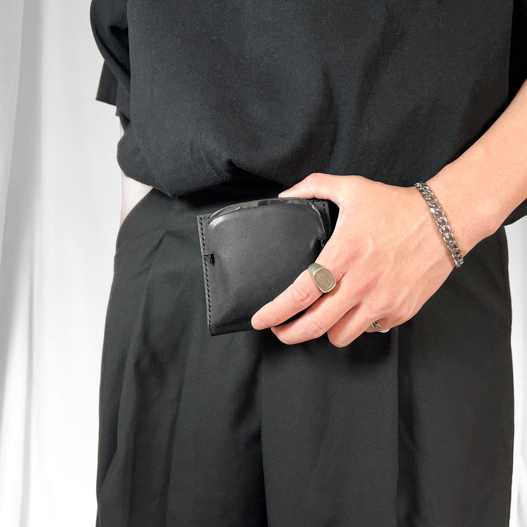 chroi's wallet / black mouth