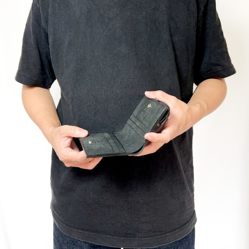 chroi's wallet / black mouth