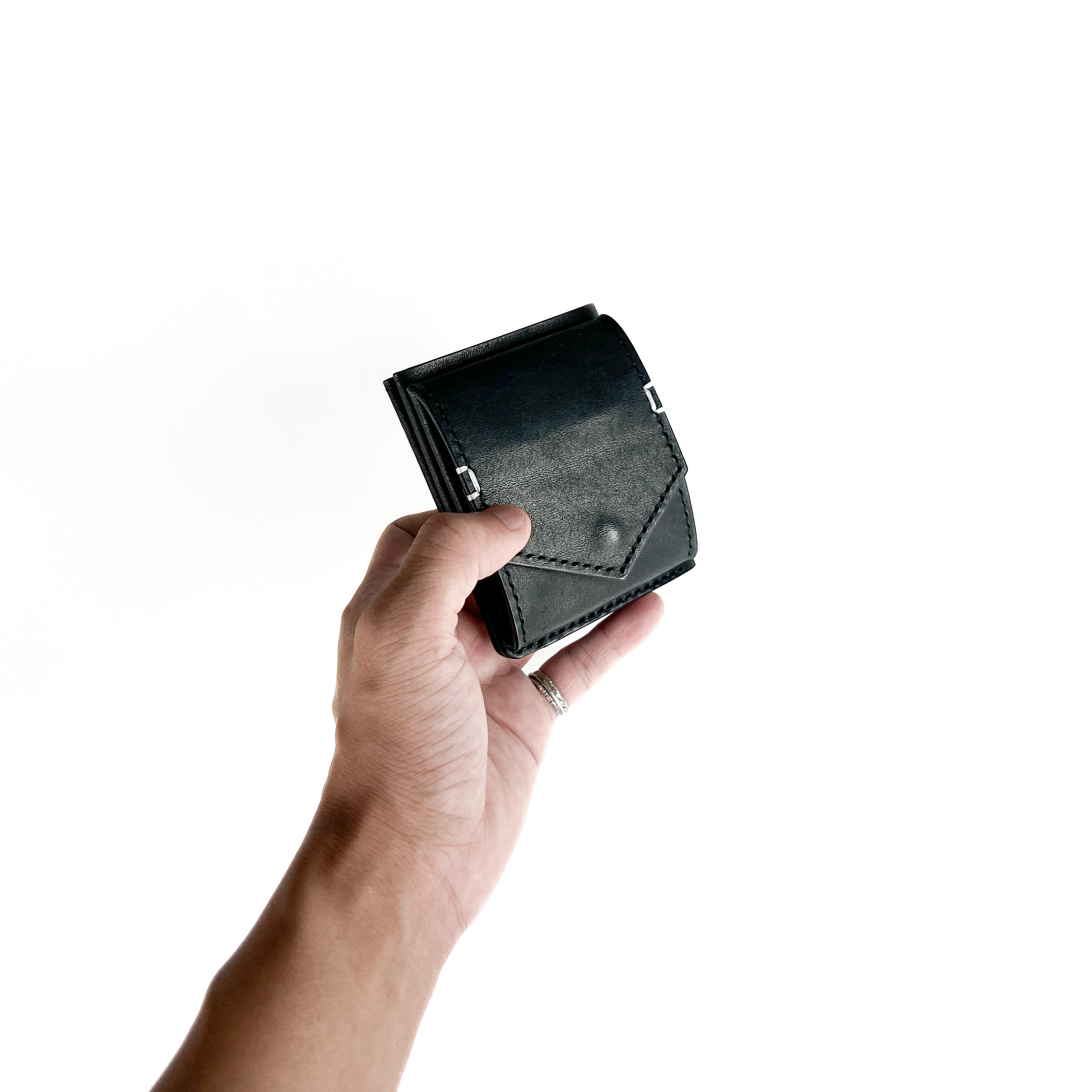 frasco ブラックレザー 二つ折り財布 ゴールド金具 compact wallet ブラック 日本製本革二つ折りミニ財布 – frasco.