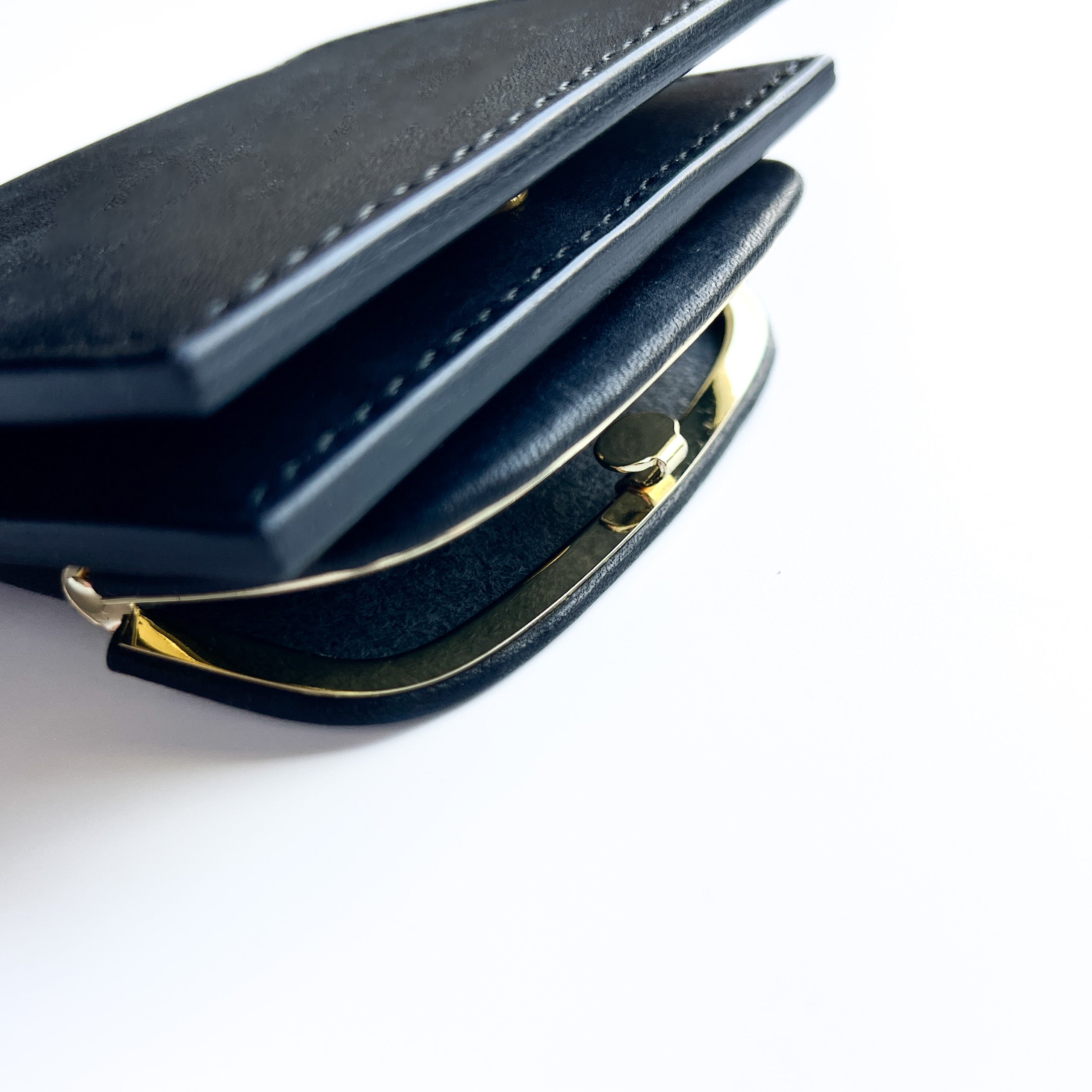 chroi’s wallet / gold mouth
