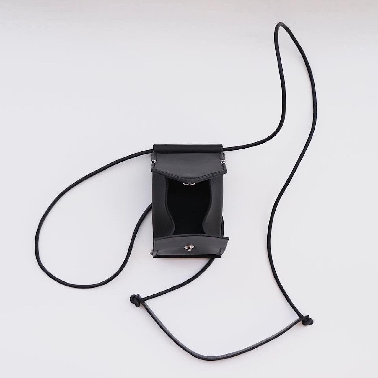 hang coin case