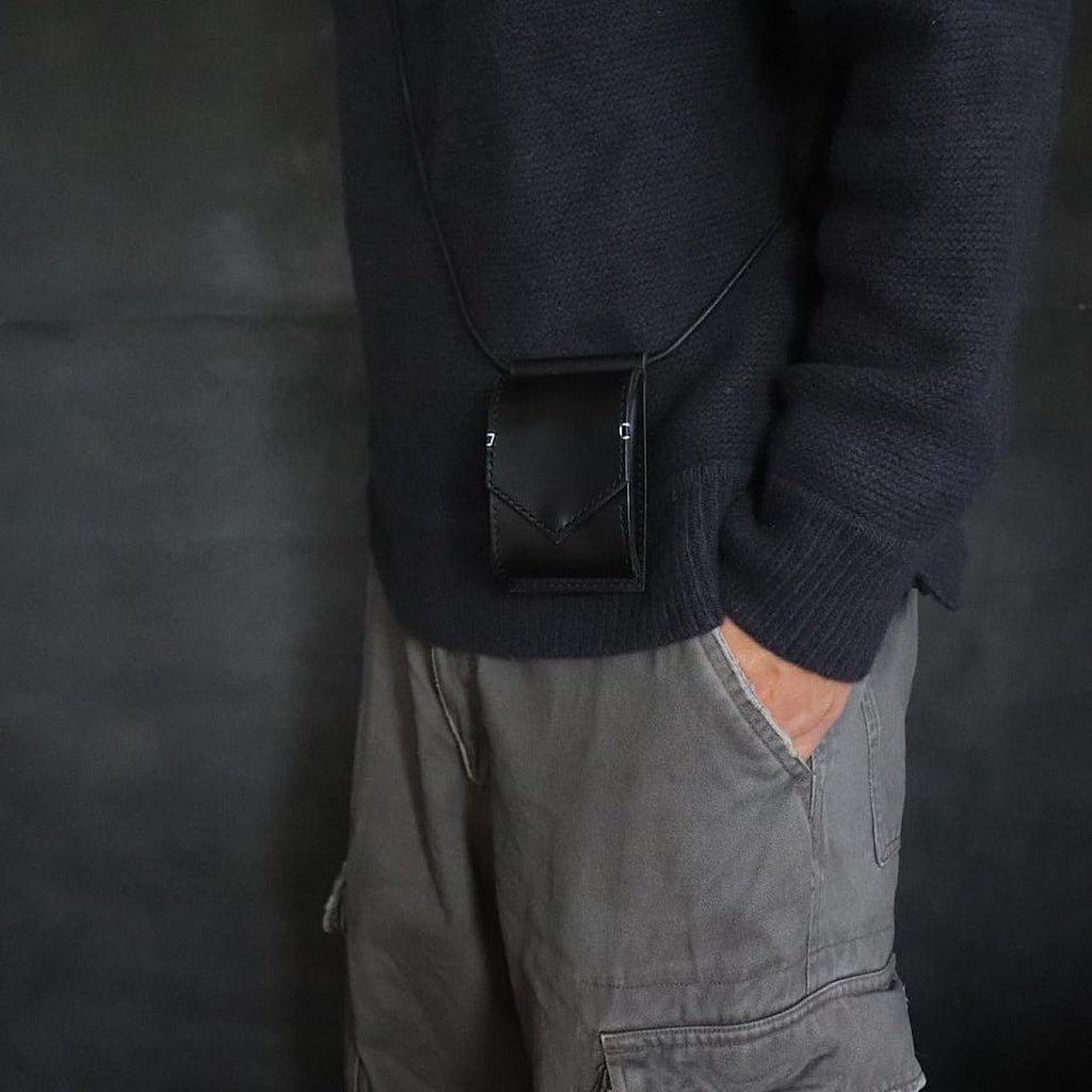 hang coin case