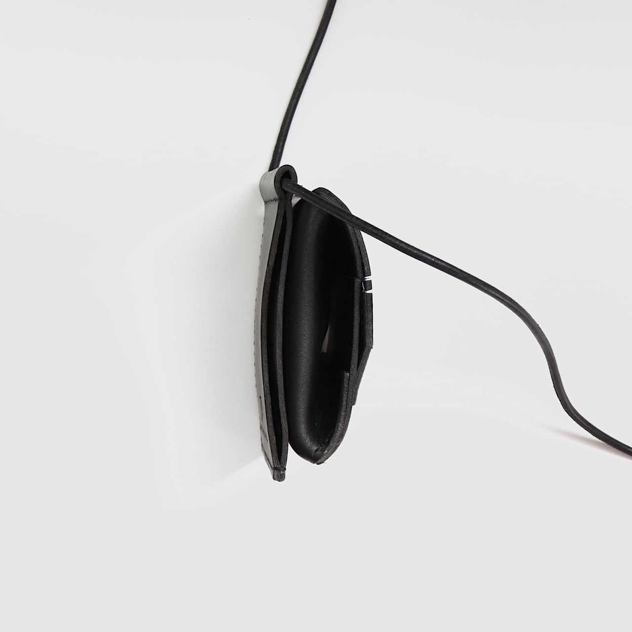hang coin case