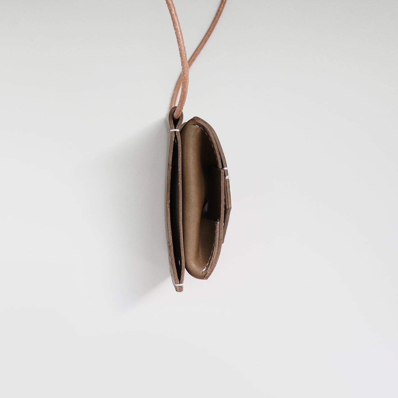 hang coin case
