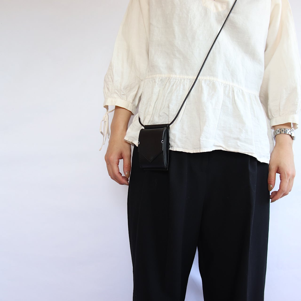 hang coin case