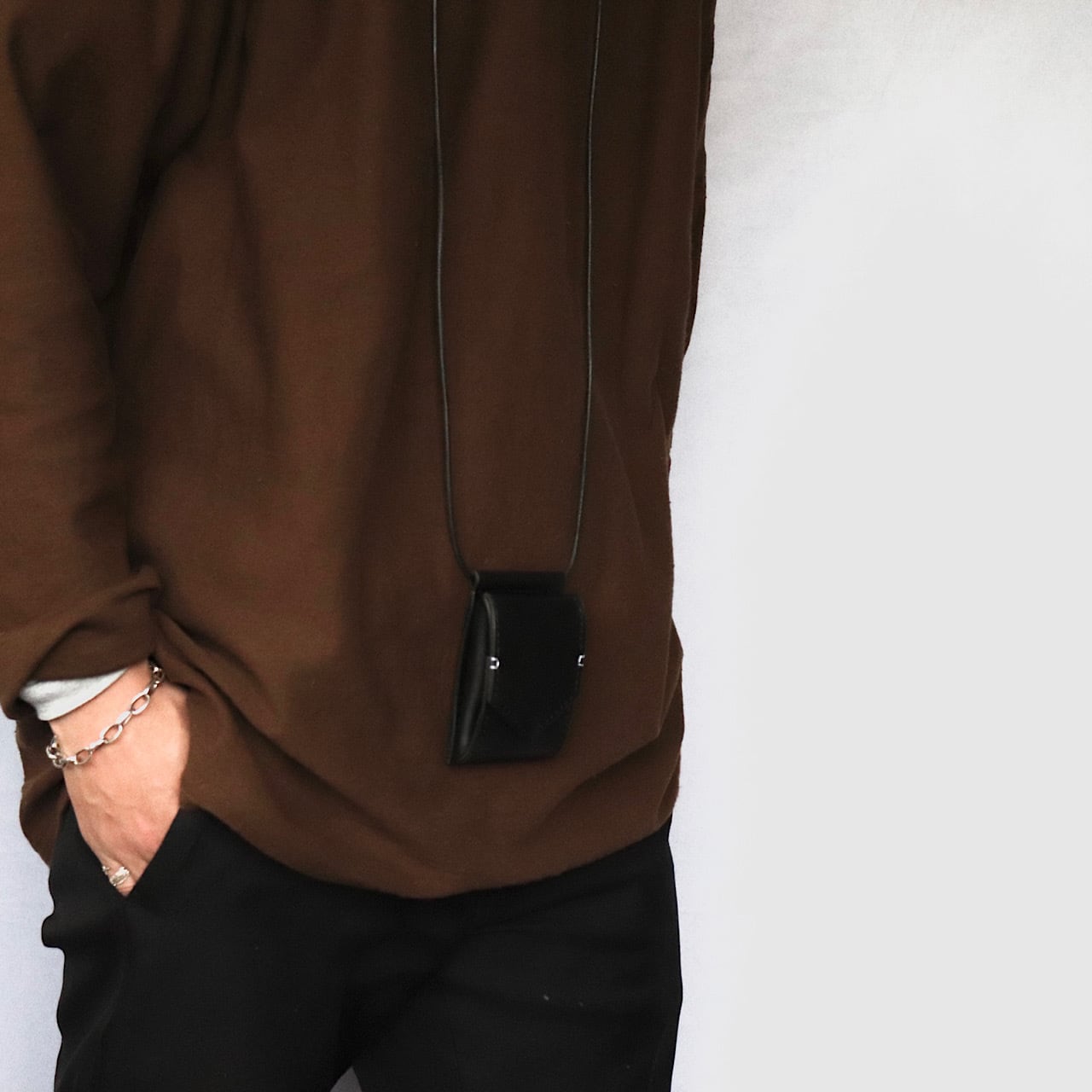 hang coin case