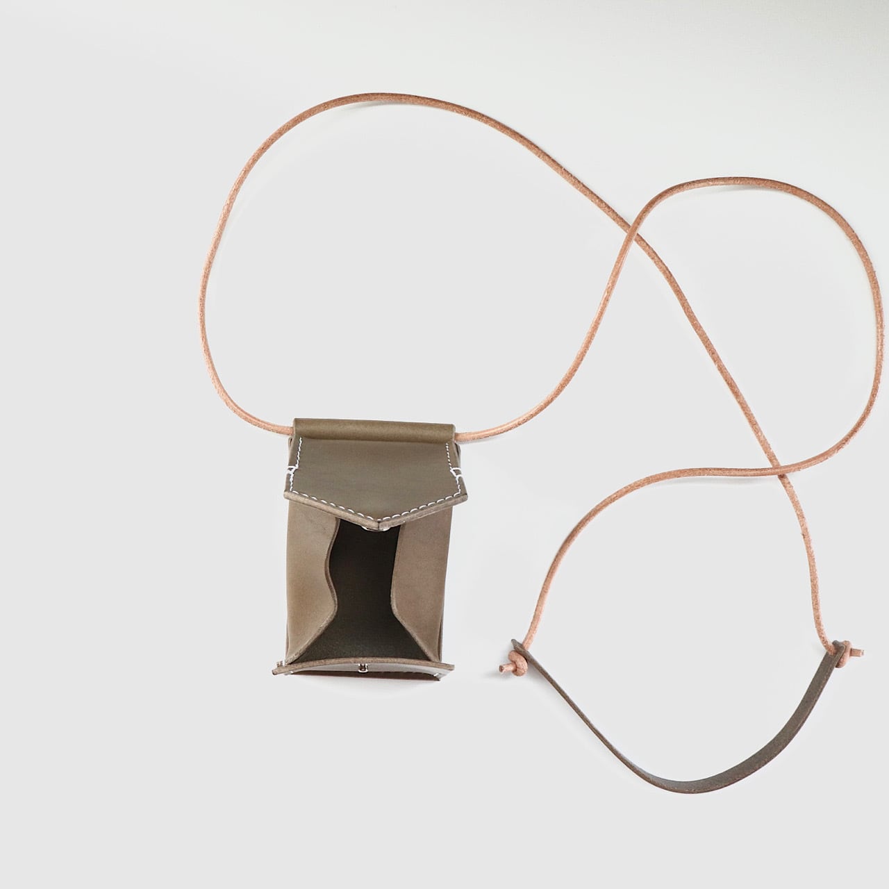 hang coin case