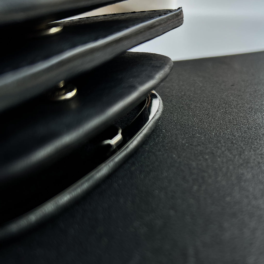 chroi's wallet / black mouth