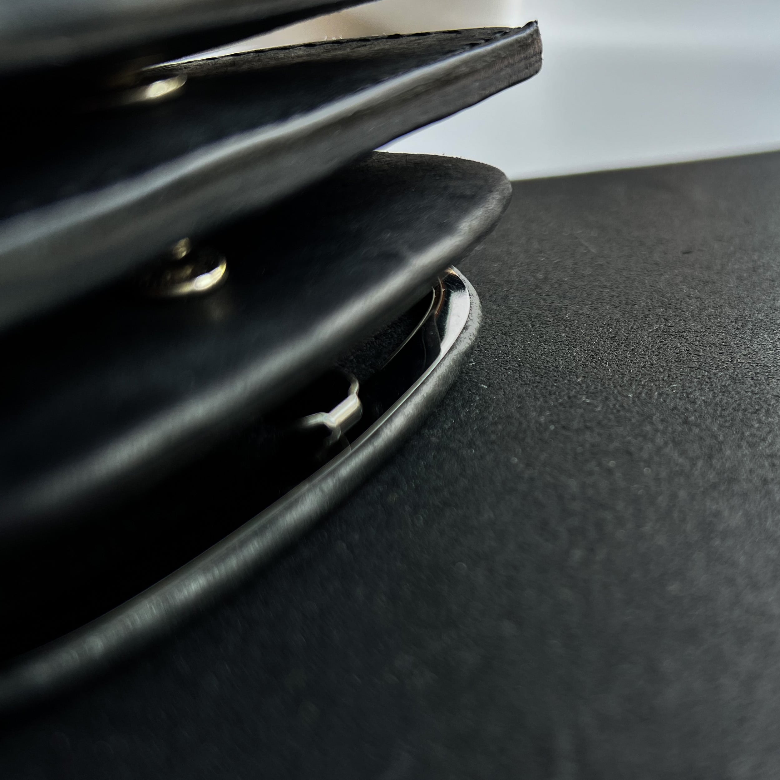 chroi's wallet / black mouth